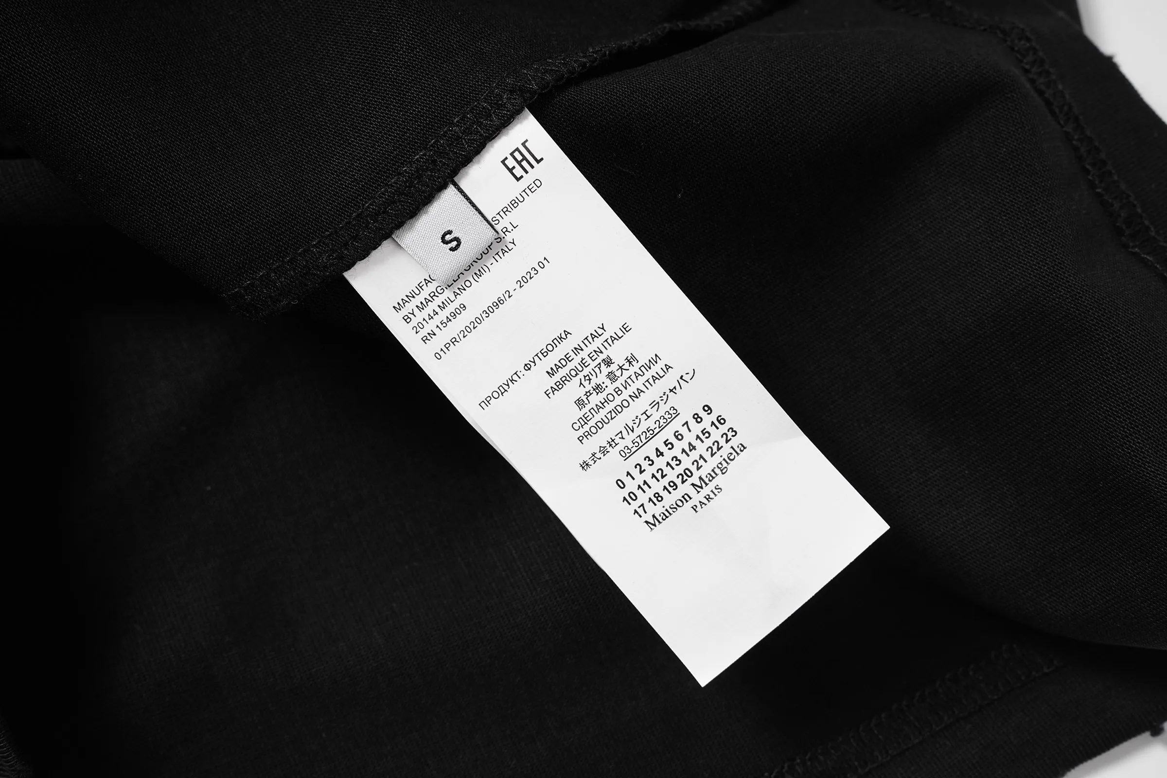 Quality Maison Margiela 6 。 + 6 ， ， ， 。300g ， ，Breathable ， ， 。 ， ， 、 。Black White Classic Versatile， ， 、 ， 、 、 、 。 Same Style ， ， ， ， 。